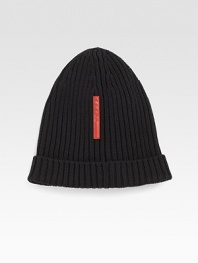 Classic winter essential in fine ribbed wool.Applied logo detail70% wool/30% cashmereDry cleanMade in Italy