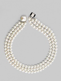 Classic and elegant, organic man-made nested pearl necklace with mabe pearl clasp. 8mm organic round white pearl 18k gold vermeil Length, about 16 Square mabe pearl clasp Made in Spain
