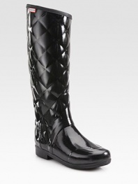 Classic shiny, quilted rubber knee-high silhouette with multi-layer cushioned insoles. Rubber heel, 1 (25mm)Shaft, 14Leg circumference, 15Rubber upperPull-on styleQuilted polyester liningRubber solePadded insoleImported