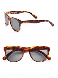This unisex style features a vintage-inspired keyhole bridge and the signature temple logo plaque. Available in raintree with brown polar lens.Logo temples100% UV protectiveImported