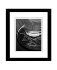 Play up your decor with this vinyl record-turned coaster photo print. In black and white for a sense of understated cool, it's classic for the home bar, living room or kitchen. With a black wooden frame from Lauren Ralph Lauren.