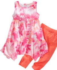 Do a little dance. Twirling and twisting will be what's on her mind in this floaty and fun tie-dyed tunic and leggings set from Flapdoodles.