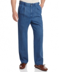 Classic style merges with true comfort. With an expandable waistband, these Haggar pants redefine fit.