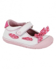 Put bows on her toes to keep her pretty and comfy with these cute Stride Rite shoes made to let her move the way she's meant to.
