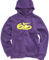 Turn boring to bold with this pullover hoodie from Nike.