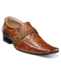 Detailed suede accents on this pair of men's dress shoes add the right amount of modern polish to these sleek, sophisticated leather loafers from Stacy Adams.