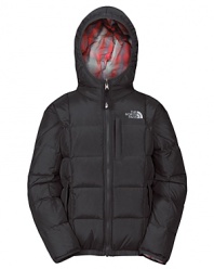 A reversible down jacket with hood, one side plaid and the other solid for two distinct sporty looks.