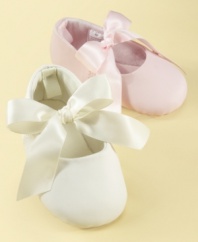 Keep her on her toes! These ultra-charming First Impressions ballerina shoes are a cherished favorite for all time.