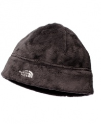 Cold weather never stops you. Hit the trails or the town in this warm and comfortable Denali thermal hat by The North Face.