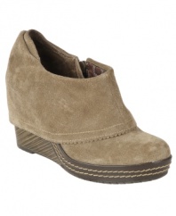 Shooties already stand out as a stylish silhouette, but the unique foldover design of Dr. Scholl's Balance takes them to another aesthetic level entirely! Crafted in suede with an inside zipper closure, they feature a platform sole and 3 wedge heel.