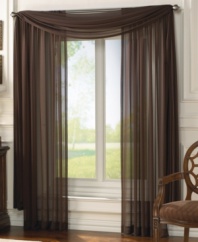 Borrowing its name from graceful steps of ballet dancers, the Glissade scarf window panel presents an equally elegant and flowing design in a light-filtering sheer. Coordinate with a sophisticated scarf valance for a charming finish.
