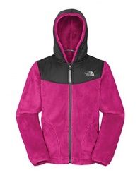 A bright way to warm up her look, The North Face® Oso sports a two-toned shell, with hoodie, front logo and slant pockets.