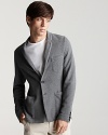 A jersey knit adds lends a laid-back feel to the Burberry Harlow blazer, the ideal option for a polished casual look.