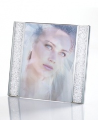 Make your memories shine even brighter with the Starlet picture frame. Sparkling Swarovski crystals on each side of the frame put your photo on dazzling display.