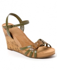 For all day comfort and style, look no further than the Plush Around sandals from Aerosoles with it's wearable platform heel, slim leather straps, and decorative buckle accent.