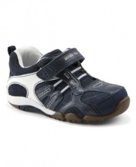 Strap on this sporty sneaker and his favorite jersey to transform your little one into a true athlete. Before he starts shooting hoops, strengthen his muscles and improve his balance with the SRT Xavier. Sensory Response Technology allows him to feel the ground beneath him while a self-molding footbed, contoured heel cradle and premium leather linings provide comfort and support.