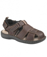 With a  closed-toe and open heel, this casual Hush Puppies sandal is perfect for dressing up or just romping around.