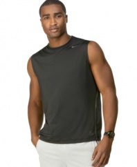Crafted in high perfomance DRI-FIT polyester, this sleeveless crew makes sure that you stay well-ventilated as you push yourself to new limits.
