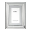 Sleek and sophisticated, the Siena frame from Tizo displays a cherished moment with contemporary elegance.