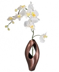 Crafted of alloy and finished in beautiful bronze, this Heritage Pebble bud vase from Nambe adds old-world elegance and superior style to any home decor.