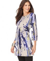 This tunic by Alfani features a vibrant painterly print on a flattering tunic silhouette. Pair with your favorite leggings for an effortlessly stylish look.