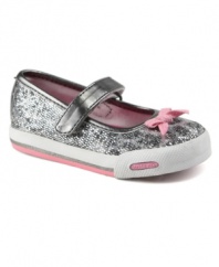 The Liza mary jane will have your little lady feeling like a princess. A sequined upper will twinkle in the sun and encourage smiles while a lightweight, flexible outsole and adjustable hook-and-loop closure provide the comfort and support she needs.