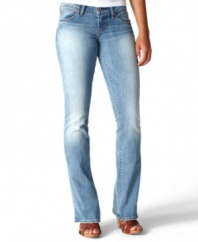 Get a curve-hugging fit in these bootcut jeans from Levi's, featuring a spring-ready light wash and elongating silhouette.