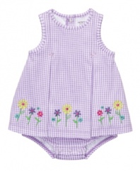 No matter if you're feeling floral or fruity, there's a Carters gingham sunsuit to fit your taste. Pretty embroidery adds delightful detail while snaps in the back and at the bottom keep changing time simple.