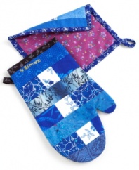 Defy sizzling pots and pans in style! Expertly quilted by Haiti's skilled artisans, this eclectic blue pot holder and oven mitt will keep you cool when the kitchen is boiling hot.
