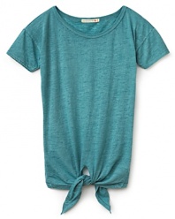 ALTERNATIVE adds a clever twist to a trendy burnout crop top: a tie bottom. It's casual and extra cute all at once!