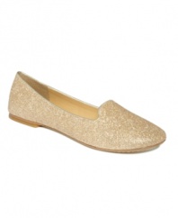 Smoking flats with all over glitter. The Panto flats by Nine West add the perfect dose of shine to your everyday stride.