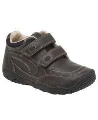 With a smooth brown leather upper and adjustable hook-and-loop closures the SRT Pierce was designed specifically for baby's feet. Sensory Response Technology(tm) provides moisture-wicking, eco-friendly linings and a self-molding footbed with contoured heel cradle to keep him comfortable.