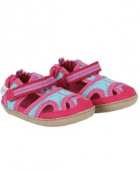 Along for the ride. Keep her all smiles in these colorful Robeez shoes designed for comfort and muscle development.