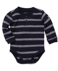Prep up his everyday look with this classic striped bodysuit from Osh Kosh.