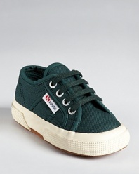 Superga updates its iconic look in green canvas, for a bold summertime style.