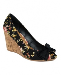 Sweeten up your step with the flirty Kardinal wedges by Rampage. A breezy canvas upper is topped off with a bow.
