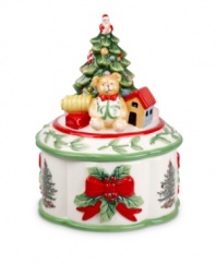 Topped with the decked evergreen and gifts of Spode's historic dinnerware pattern, the Christmas Tree Prestige covered box is a festive gift to holiday homes. With raised holly detail and a gently scalloped shape.