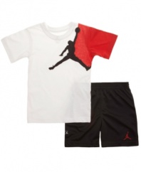 Wear the look of a legend. He can play like a champion while keeping cool in this breezy t-shirt and shorts set with the Jumpman logo from Nike.