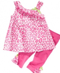 Bring out the cuddly side in her with this darling animal-print tunic and leggings set from Kids Headquarters.