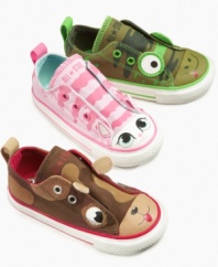 Cute kicks. They'll love playing with the adorable animals on these Chuck Taylor slip-on sneakers from Converse.