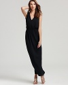 Work a minimalist silhouette for the new season in this wear-everywhere Soft Joie maxi dress.