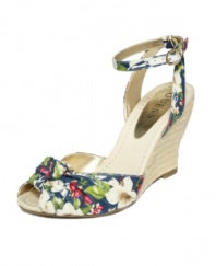 A natural throwback to Americana style, the Paltina wedges by GUESS add a modern trend with a braided straw high wedge. The colorful linen design is sweet as apple pie.