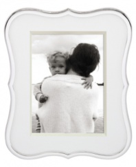 Shiny silver plate flows in graceful curves around the Crown Point picture frame, accenting a personal gallery with the modern polish of kate spade new york. Its white mat provides a crisp, clean contrast to any photo.