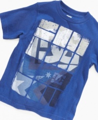 Paired with a crisp pair of jeans or chinos, the stars on this DC Shoes tee will make his slacker style stand out.