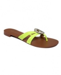 Make some noise in Nine West's Racket thong sandals. A brilliant metallic detail on the vamp will have all eyes on you.