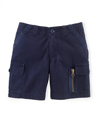 This classic flat-front cotton cargo short is updated with rugged pockets for a cool look.