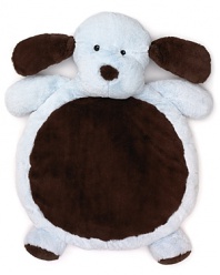 Plush and full of puppy love, this adorable blanket will warm and amuse your newborn baby.