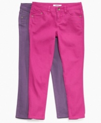 Dig into cute chic. These breezy capri pants from DKNY are perfect for building up her sweet summer style.