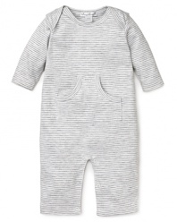This essential everyday striped coverall features an envelope neckline and snaps at the neckline and legs for easy diaper changes. Tuck a binkie or extra bib in the cute kangaroo pocket.