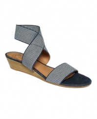 Lucky Brand's Hunter demi wedge sandals make great use of your legs. With printed ankle straps and stacked demi-wedge, they flaunt your pedicure and lengthen your legs.